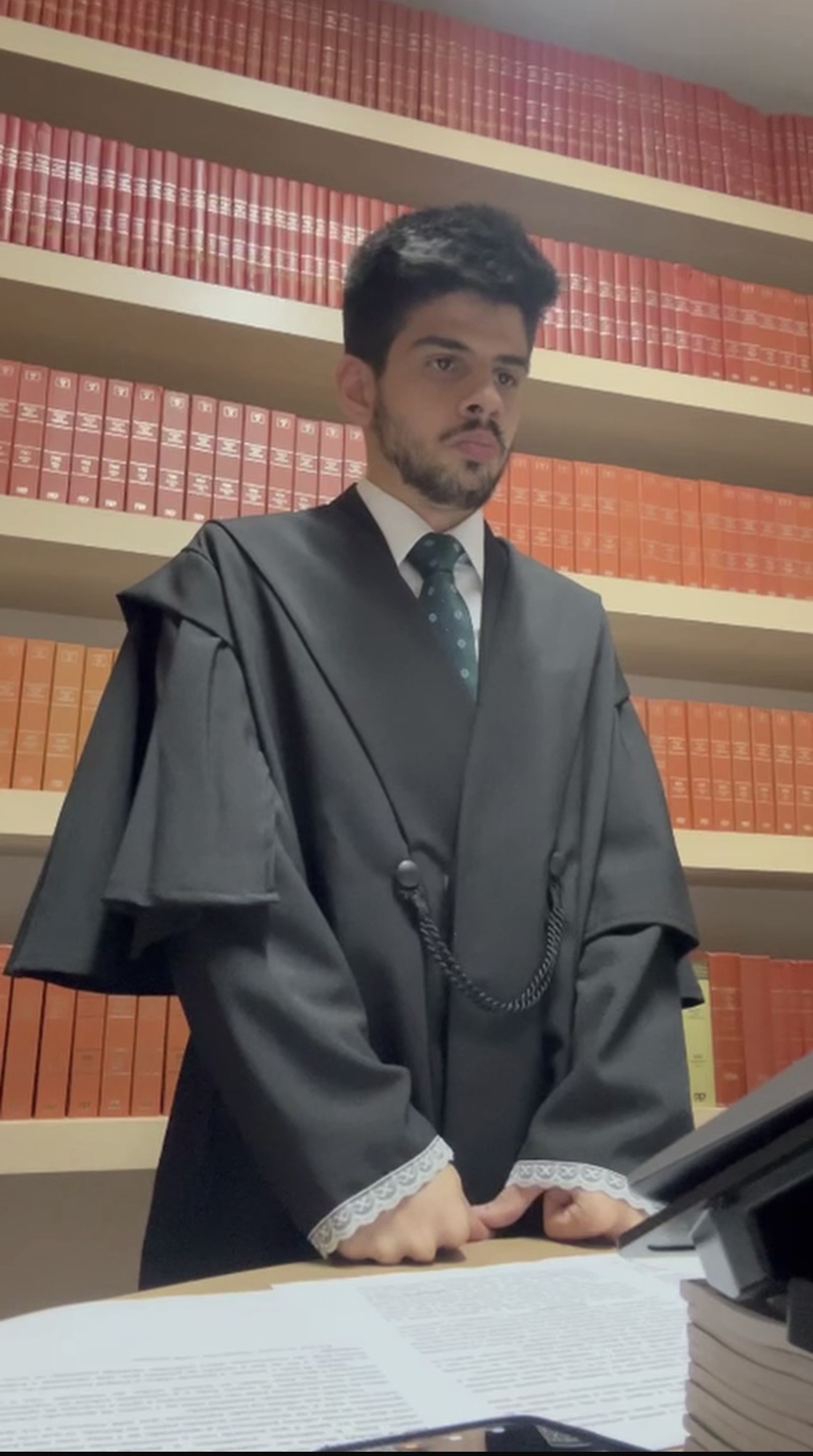 Pedro Antonio de beca, em sessão por videoconferência